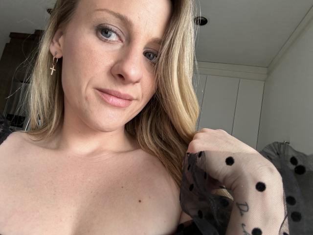 HottieAshleeyy - Sexe cam en vivo - 20768354