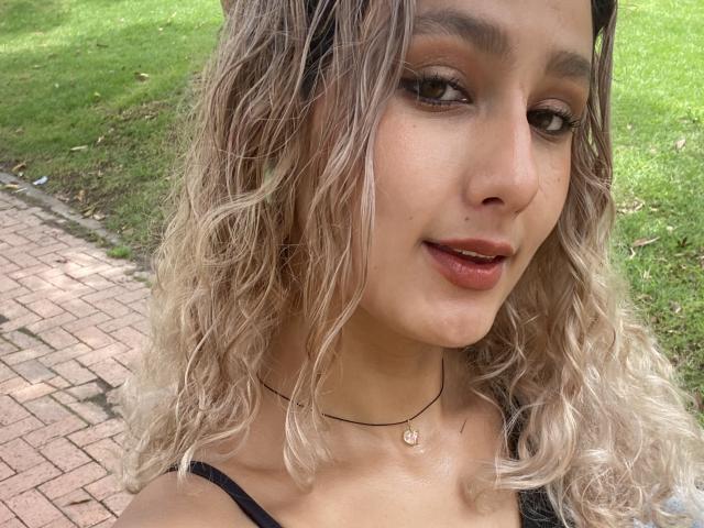 FloraSaenz - Live sex cam - 20792278