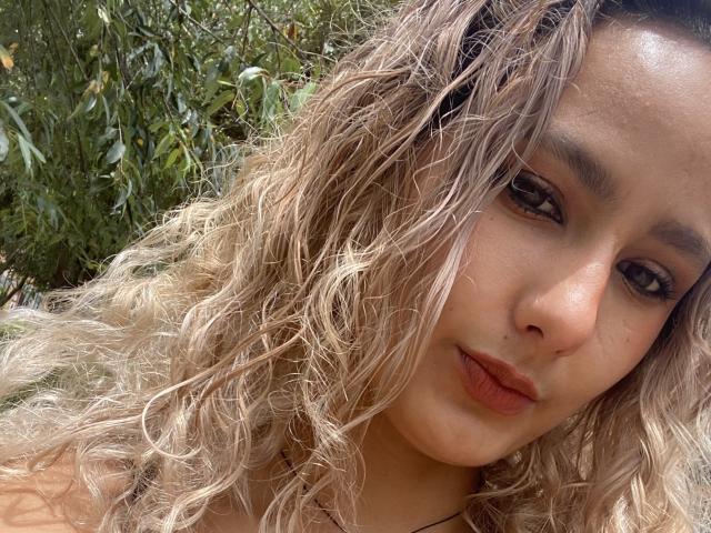 FloraSaenz - Live Sex Cam - 20792286