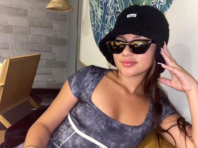 AlessiaFerry - Live porn &amp; sex cam - 20822002