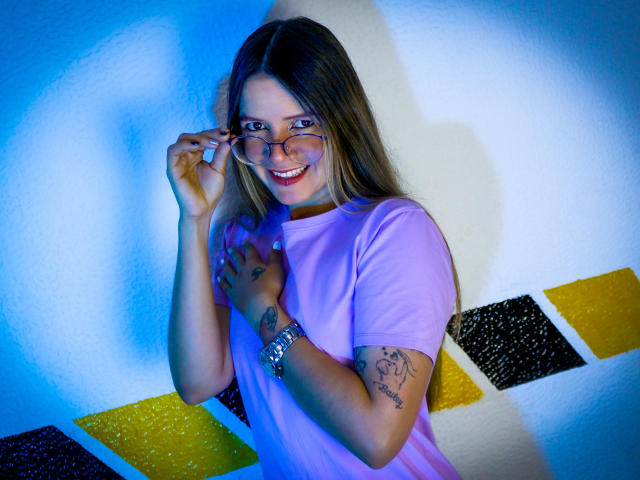 AliceHoe - Live Sex Cam - 20857130