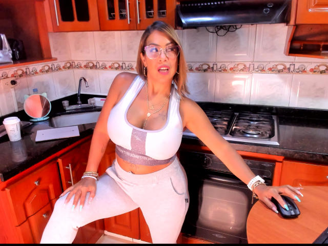 AlixLow - Live sex cam - 20876098