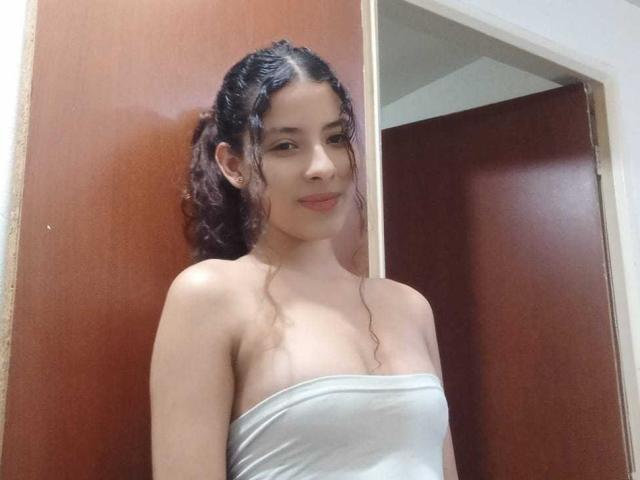 ElenaSantini - Live sexe cam - 20902642