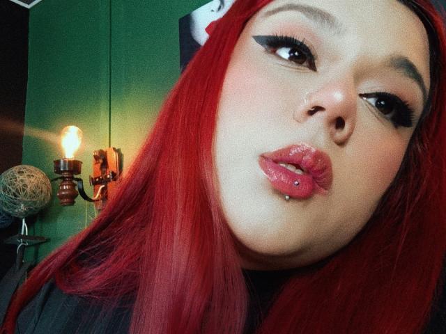 EmilyDom - Live Sex Cam - 20930126