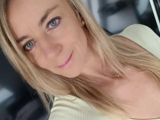 Watch  LissLonglegs-hot live on XLoveCam