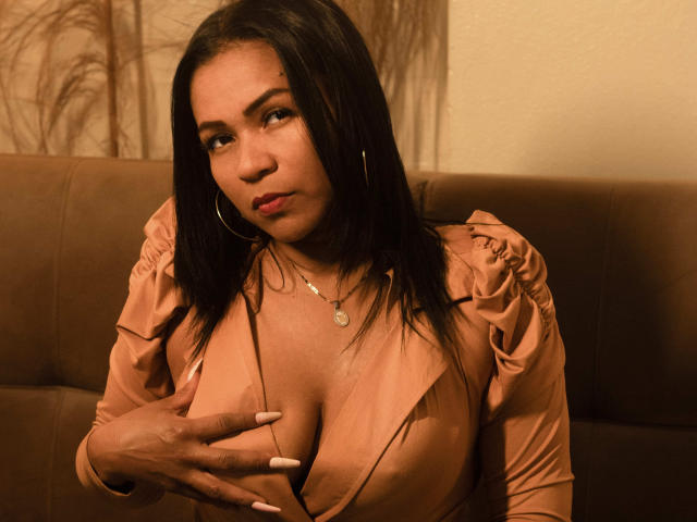 LouiseNails - Live Sex Cam - 20957194