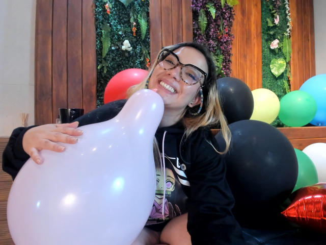 MeganHolt - Live sex cam - 20958550