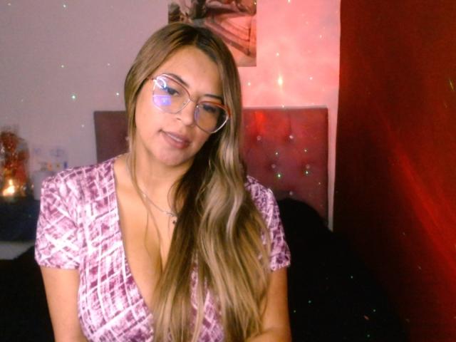 TompsonKarina - Live porn &amp; sex cam - 20988562