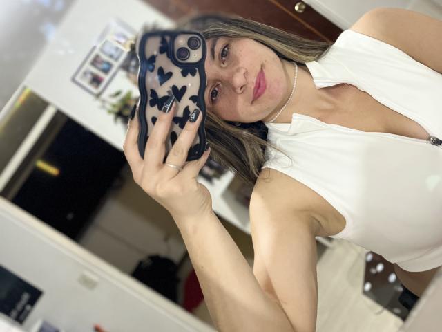 AtheneaRossi - Live sexe cam - 20993658