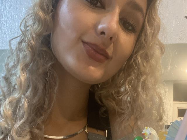 FloraSaenz - Live Sex Cam - 21011746