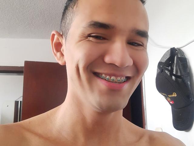 AndrewHotX - Live Sex Cam - 21011750