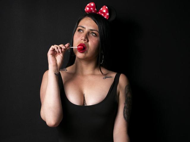 AlexandraJoneess - Live sex cam - 21022250