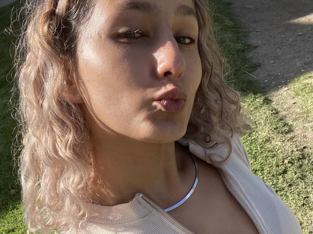 FloraSaenz - Live sex cam - 21025210