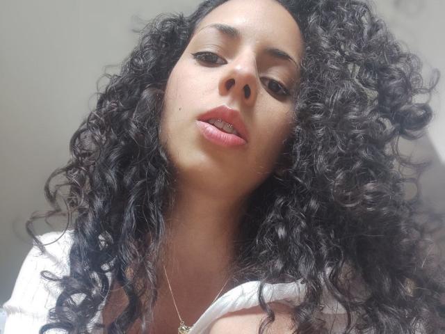 MoniqueCurlz - Live sex cam - 21028810