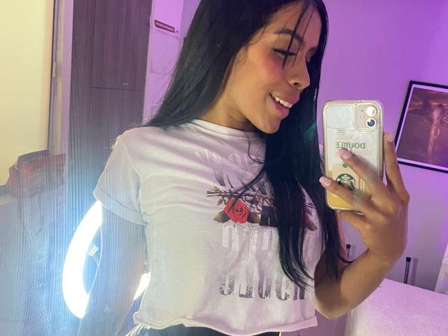 FiorellaBossh - Live Sex Cam - 21049362