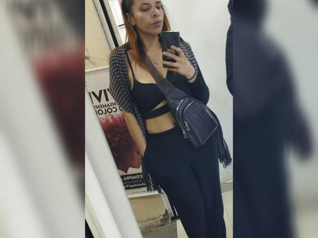 VioletaStone - פורנו בשידור חי ומצלמת סקס - 21050478