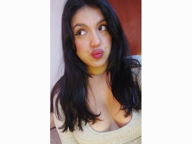 LauraRichis - Live sex cam - 21050770