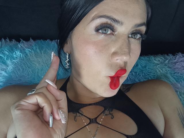 AlexandraJoneess - Live sex cam - 21060306