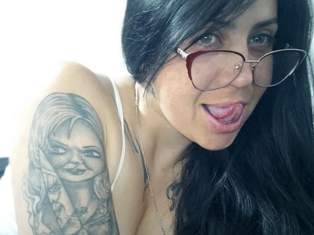 AlexandraJoneess - Live sex cam - 21060622