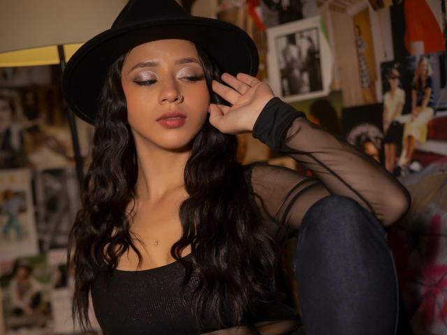 KloeThompson - Live sex cam - 21084250