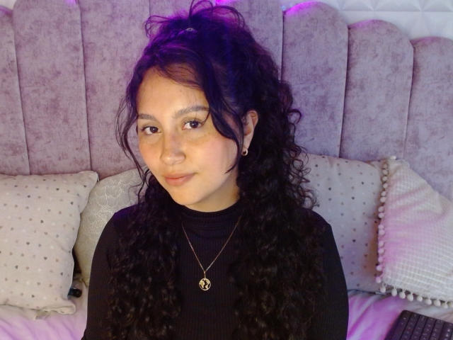 ZoeeHotX - Live Sex Cam - 21089562