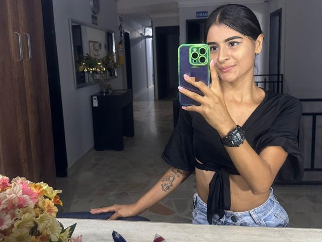 MichelleBenett - Live Sex Cam - 21093838
