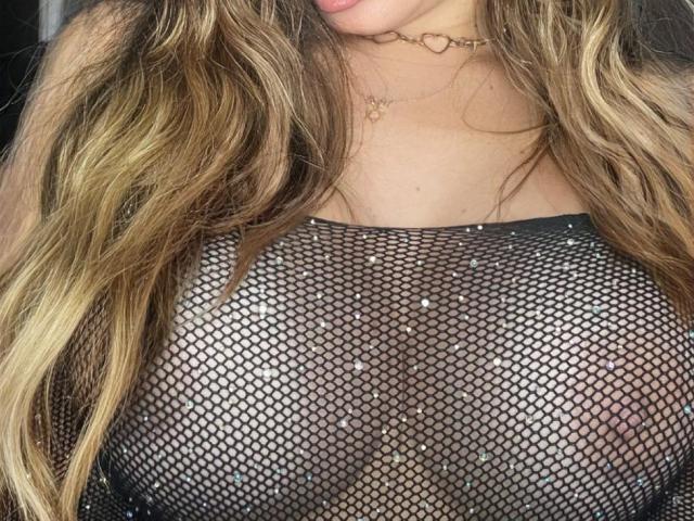 ArianaLu - Live porn &amp; sex cam - 21099026