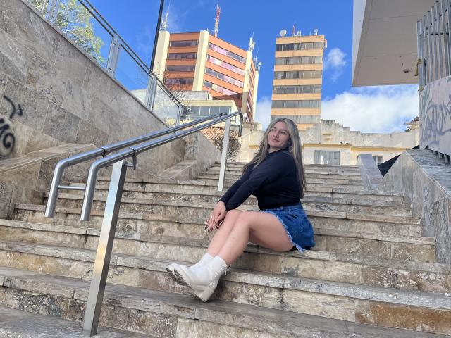 AtheneaRossi - Élő pornó és szexkamera - 21112938