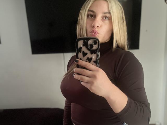 AtheneaRossi - Live porno og sexkamera - 21113070