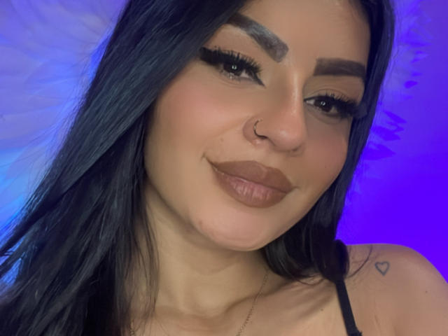 LunaCollinss - Live Sex Cam - 21121362