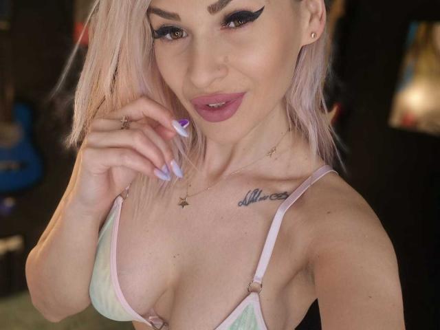SelenaFendye - Live porn &amp; sex cam - 21125498