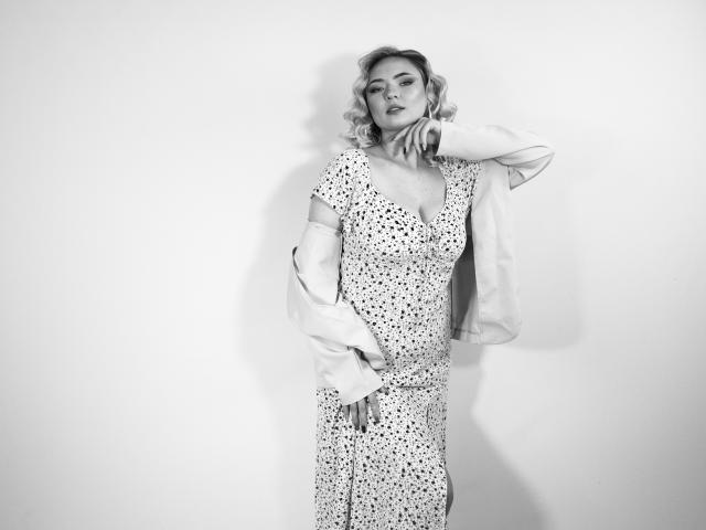 SallyVerda - פורנו בשידור חי ומצלמת סקס - 21146154