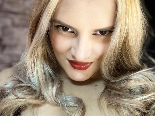 FiorellaStrong - פורנו בשידור חי ומצלמת סקס - 21147206