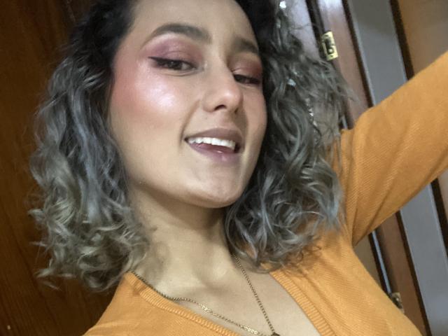 FloraSaenz - פורנו בשידור חי ומצלמת סקס - 21148770