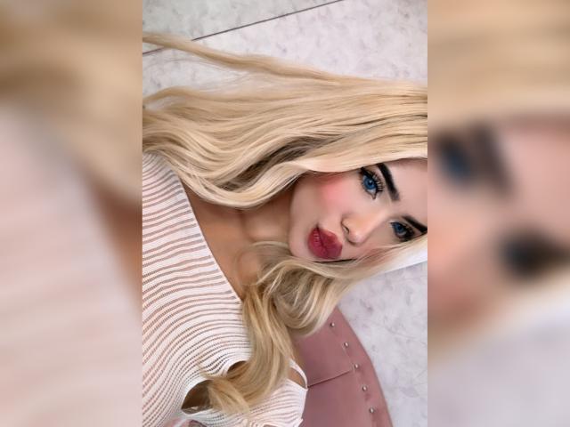 ChristieGarci - Live porn &amp; sex cam - 21158598