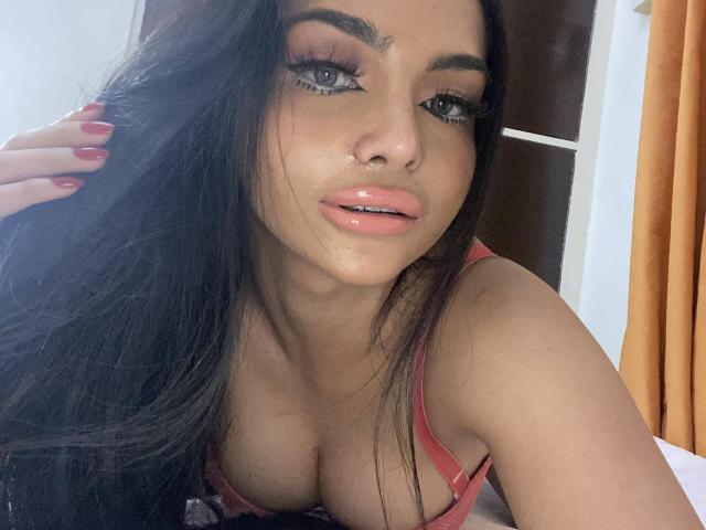 SexyAdrianaQueenTS - Live sex cam - 21172064