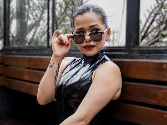 MistressVictoriaa - Live Sex Cam - 21186950