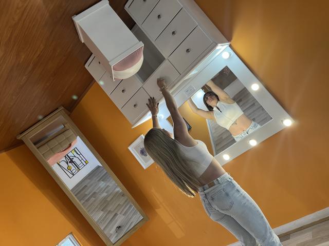 AtheneaRossi - Live sex cam - 21208162