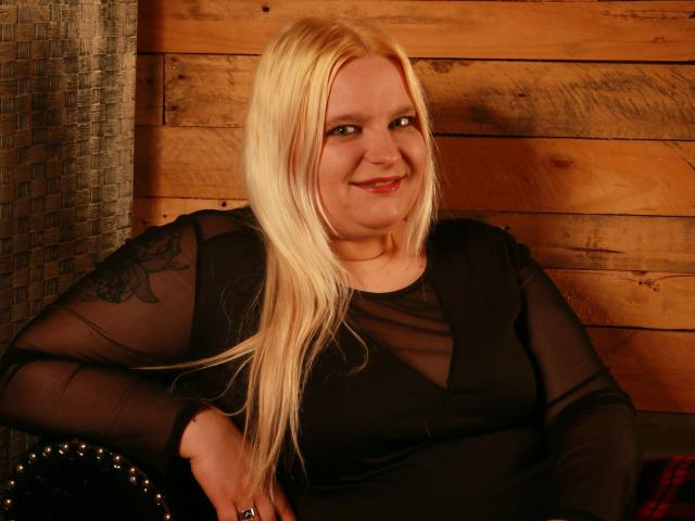 Curvy-Lucy-hot - Live sex cam - 21219618