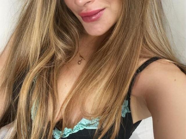 ArianaLu - Live porn &amp; sex cam - 21245838