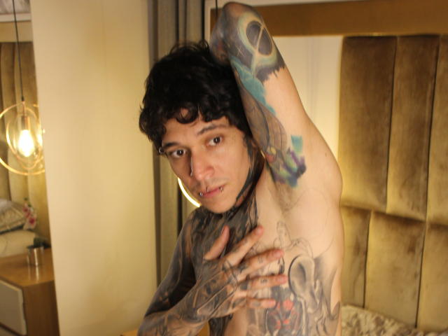 MadInkman - Live porn &amp; sex cam - 21250106