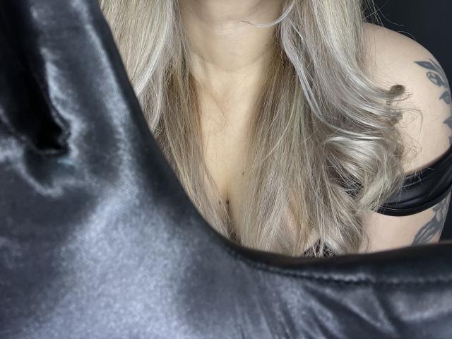 FiorellaStrong - Live sex cam - 21276998