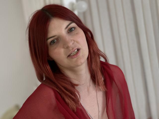 EmilieRed - Sexe cam en vivo - 21292794
