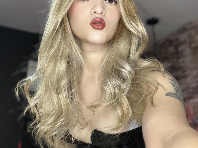 FiorellaStrong - Live sex cam - 21296066