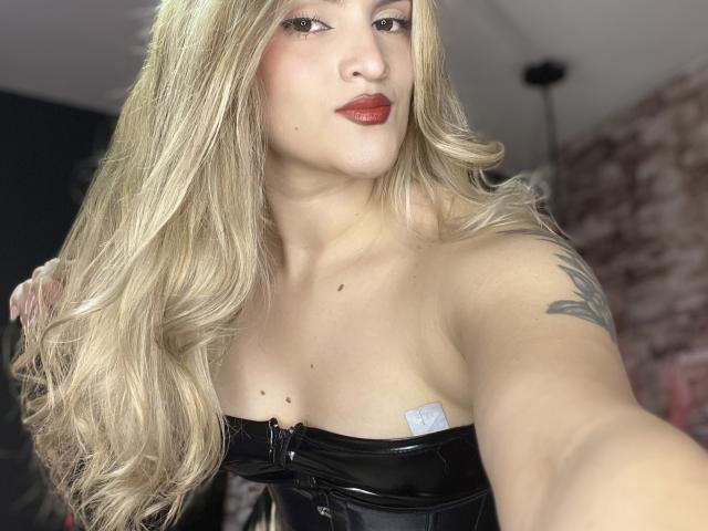 FiorellaStrong - Live sex cam - 21296086