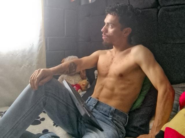 DamondWhitpleasure - Live Sex Cam - 21325218