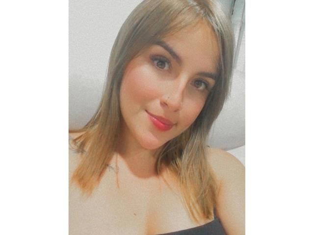 EmilyBrrown - Live sex cam - 21354358