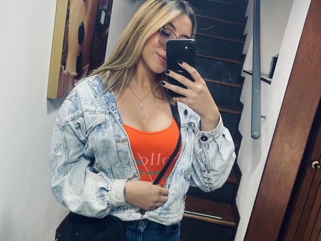 SabrinaaMontana - Live Sex Cam - 21367106