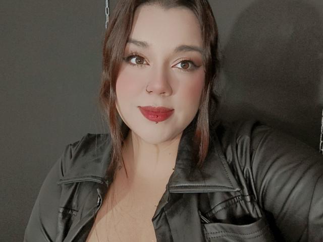 EmilyDom - Live Sex Cam - 21370930