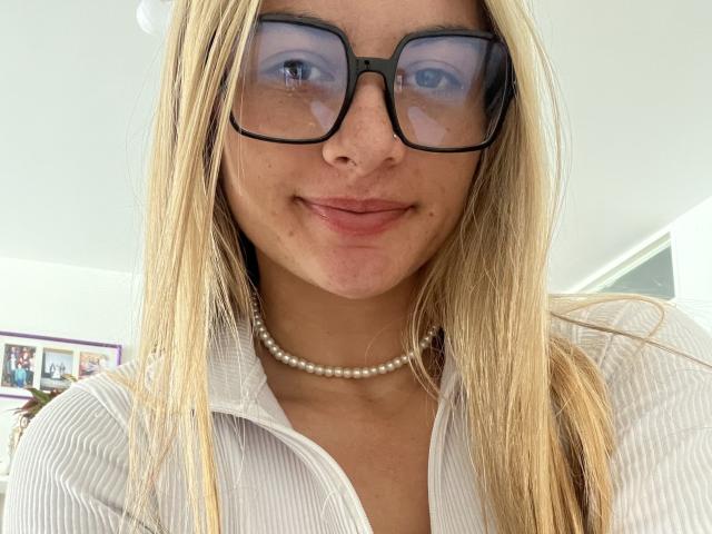 AtheneaRossi - Live Sex Cam - 21371694